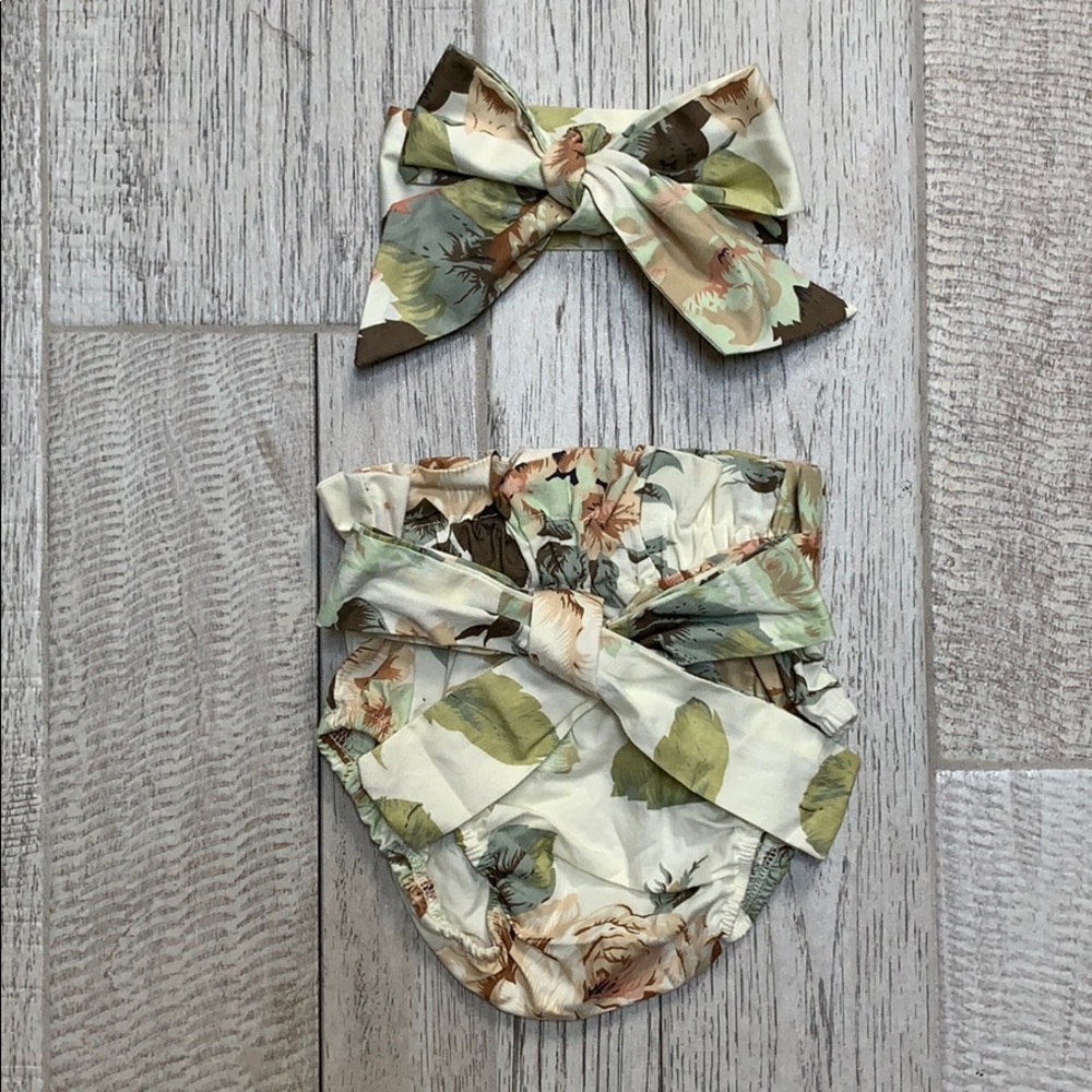 Baby girl bloomers and matching bow